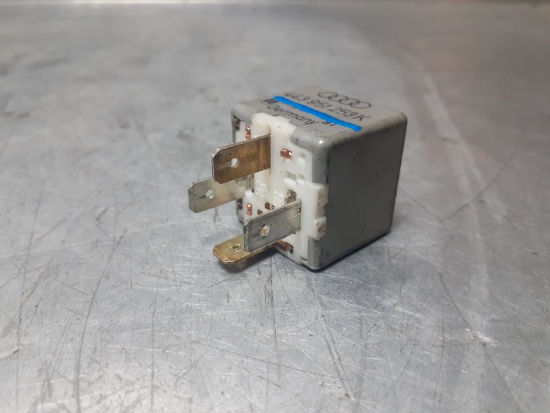 Реле AUDI 80/90 [B3] 1986-1991 8K0951253 Б/У