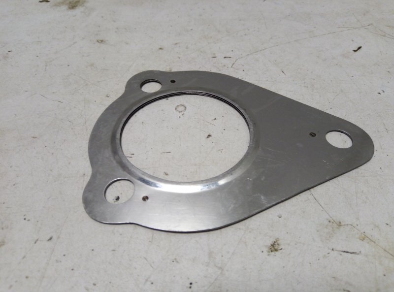 Прокладка приемной трубы глушителя Volkswagen Golf III/Vento 1991-1997 113A639 107440685 новая