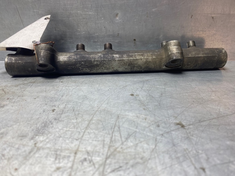 Рейка топливная (рампа) Yaris Verso 1999-2005 v13 1.4 disel