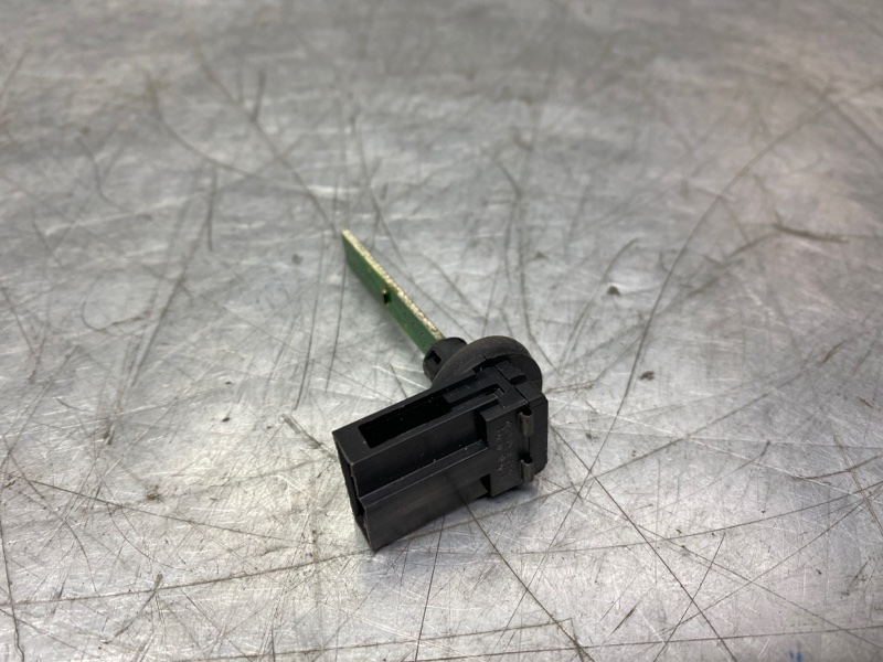 Датчик температуры воздуха A4 [B6] 2000-2004 2002 v42 СЕДАН 1