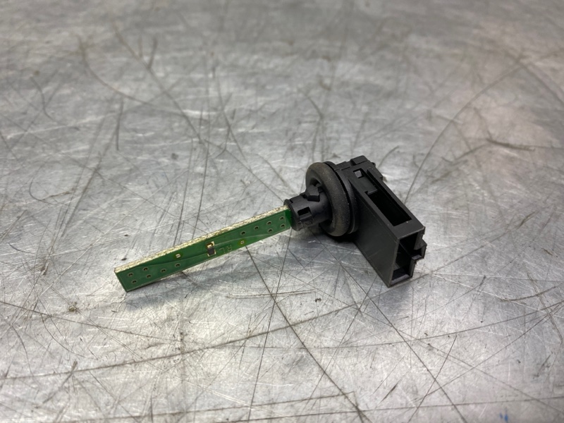 Датчик температуры воздуха A4 [B6] 2000-2004 2002 v42 СЕДАН 1