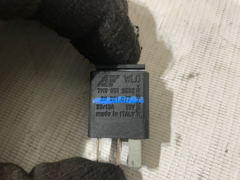 Реле Volkswagen Touareg 2002-2010 Внедорожник 2 Реле Volkswagen Touareg 2002-2010 Внедорожник 2