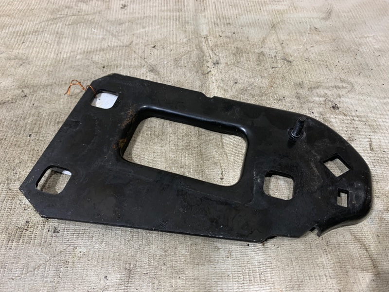 Кронштейн усилителя переднего бампера левый AUDI A4 [B8] 2007-2015 2014 v73 седан 1.8 Tfsi CJEB 170 лс 8K0805499 контрактная