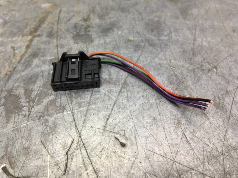 Разъем Volkswagen Touareg 2002-2010 2006 v93 Внедорожник 2 6Q0972708 контрактная