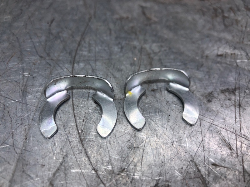 Кольцо стопорное троса акпп Volkswagen Golf V 2003-2009 2007 v67 хетчбэк 1.9 BXE 1J0711280C контрактная