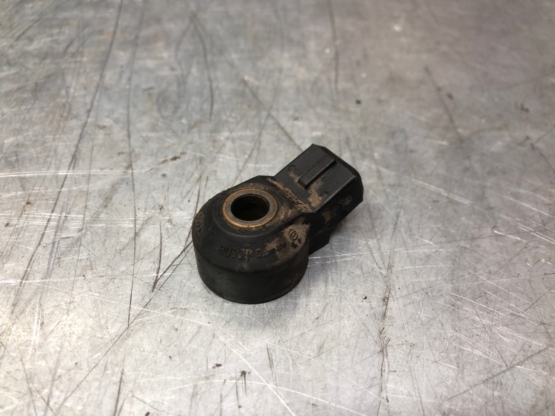 Датчик детонации Volkswagen Golf 4 1997-2005 030905377A контрактная