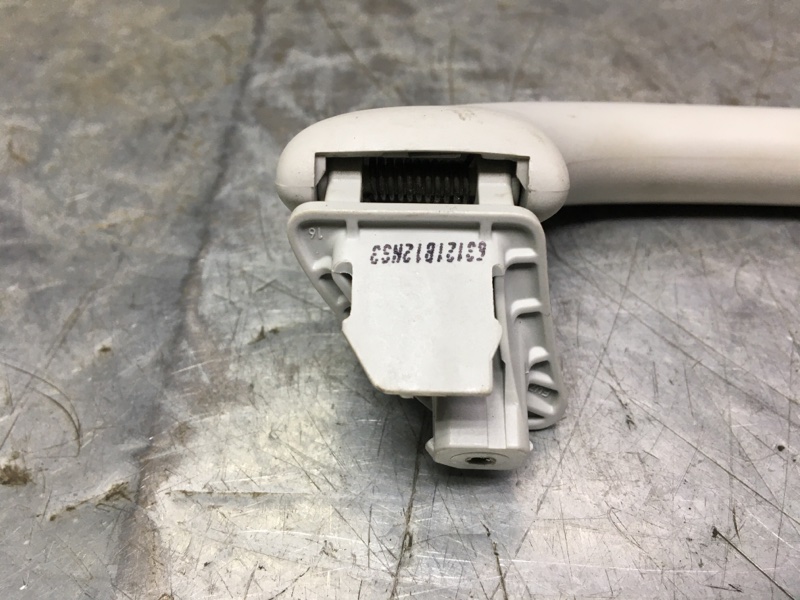 Ручка внутренняя потолочная Golf VI 2009-2013 2012 v50 хетчбэк 1.6 TDI CAYC Ручка внутренняя потолочная Golf VI 2009-2013 2012 v50 хетчбэк 1.6 TDI CAYC