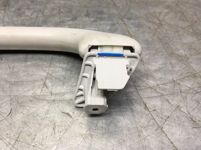 Ручка внутренняя потолочная Golf VI 2009-2013 2012 v50 хетчбэк 1.6 TDI CAYC Ручка внутренняя потолочная Golf VI 2009-2013 2012 v50 хетчбэк 1.6 TDI CAYC