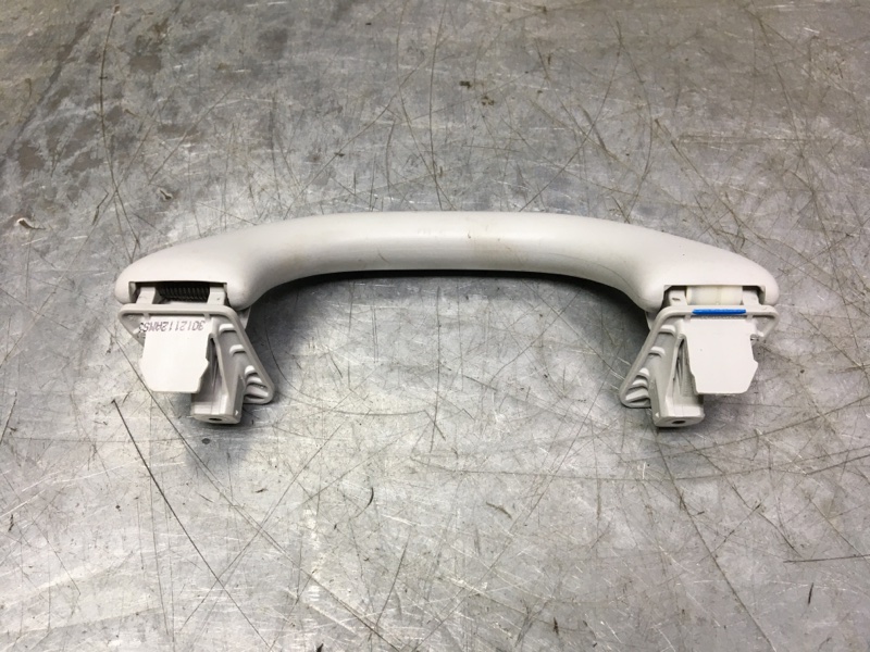 Ручка внутренняя потолочная Golf VI 2009-2013 2012 v50 хетчбэк 1.6 TDI CAYC Ручка внутренняя потолочная Golf VI 2009-2013 2012 v50 хетчбэк 1.6 TDI CAYC