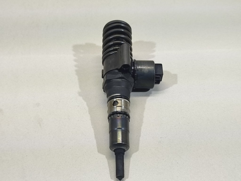 Форсунка дизельная электрическая SKODA Octavia рест (A5 1Z-) 2004-2013 2009 v122 хетчбэк лифтбэк 2.0 BKD tdi 03G130073GX контрактная