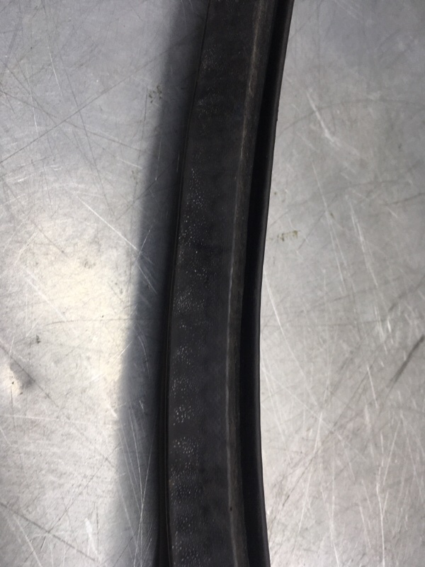 Уплотнитель двери A4 [B6] 2000-2004 2002 v38 СЕДАН 1