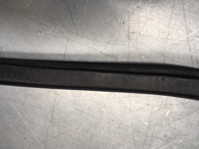 Уплотнитель двери A4 [B6] 2000-2004 2002 v38 СЕДАН 1