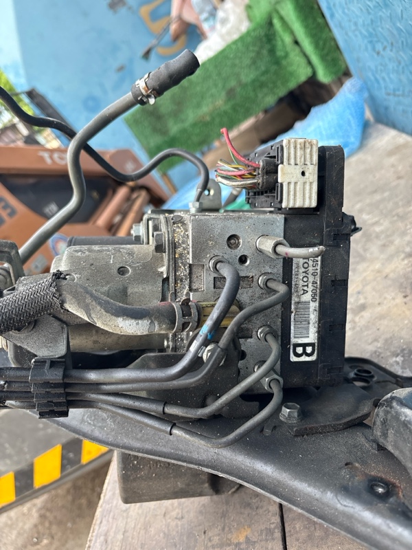 Блок abs Prius 2006 NHW20 1NZ-FXE