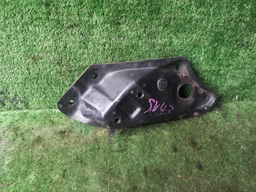 Крепление стабилизатора переднее правое TOYOTA Camry SV43 3SFE 57107-32050 контрактная