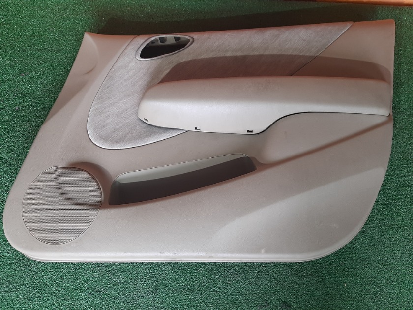 Обшивка двери передняя правая SUBARU Impreza GD9 94210FE000OE контрактная