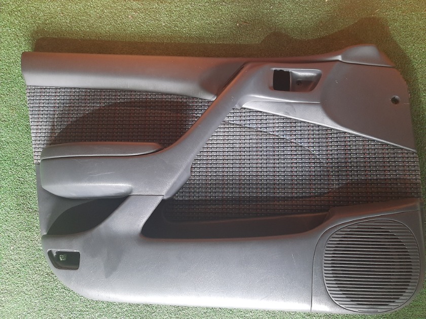 Обшивка двери передняя левая TOYOTA Caldina ST190 67620-21010-C1 контрактная
