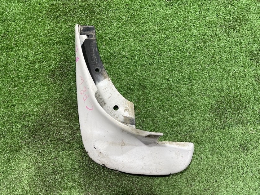 Брызговик передний левый MAZDA Premacy CP8W CB07 51851 контрактная