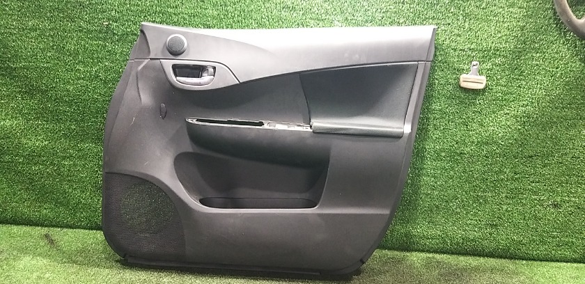 Обшивка двери задняя правая SUBARU Trezia 2010 NCP125 1NZFE 67777-X1V03 контрактная