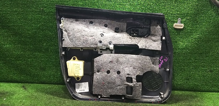 Обшивка двери задняя правая SUBARU Trezia NCP125 1NZFE