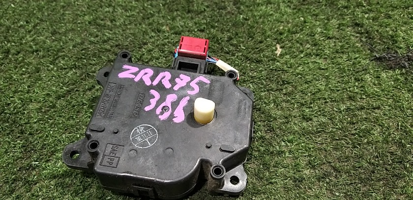 Сервопривод заслонки печки TOYOTA Voxy 2008 ZRR75 3ZRFE