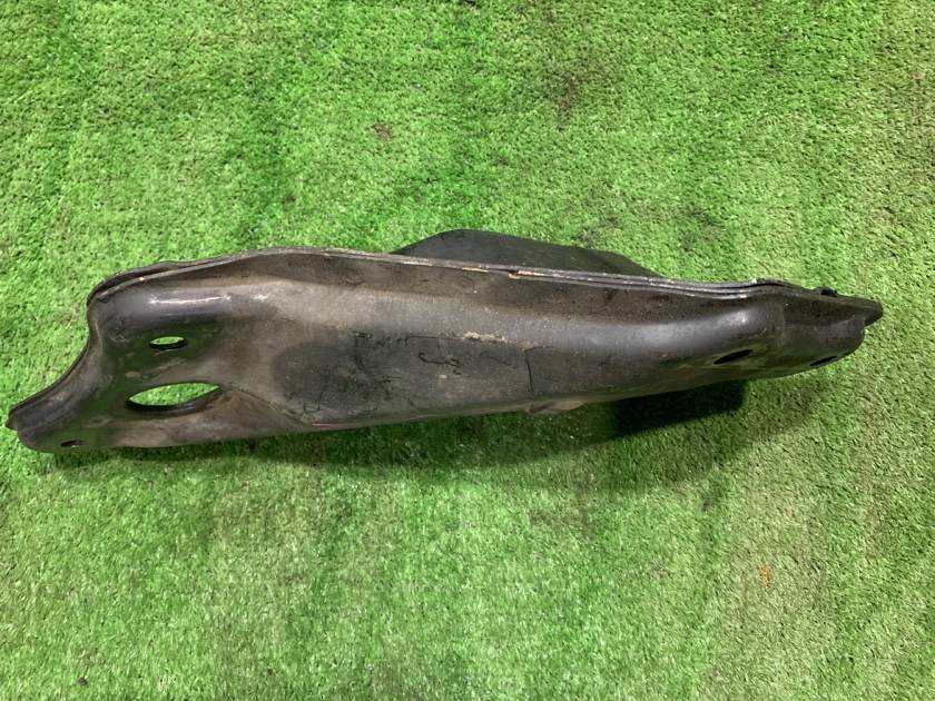 Крепление стабилизатора переднее правое TOYOTA Vista SV40 4SFE