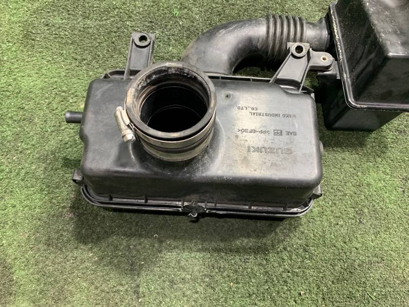 Корпус воздушного фильтра Swift 2005 HT51S M13A