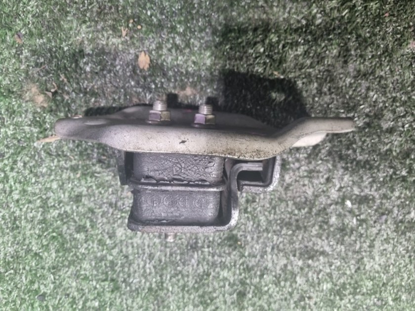 Подушка двигателя передняя левая SUBARU Forester SH5 EJ204