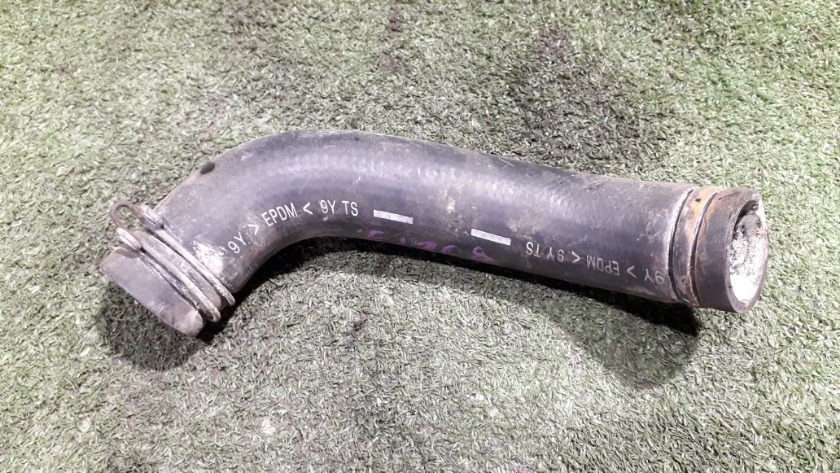 Патрубок радиатора SUBARU Legacy 2000 BE5 EJ208 X4511AE020 контрактная