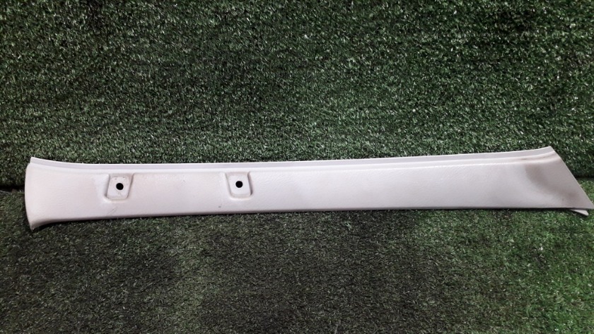Накладка на стойку передняя правая MAZDA Bongo 2007 SKF2M RF S47P68160C48 контрактная
