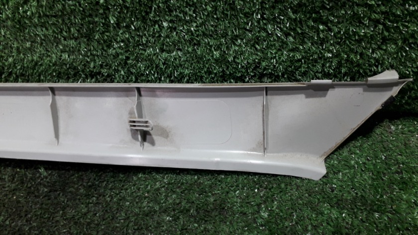 Накладка на стойку передняя правая Bongo 2007 SKF2M RF