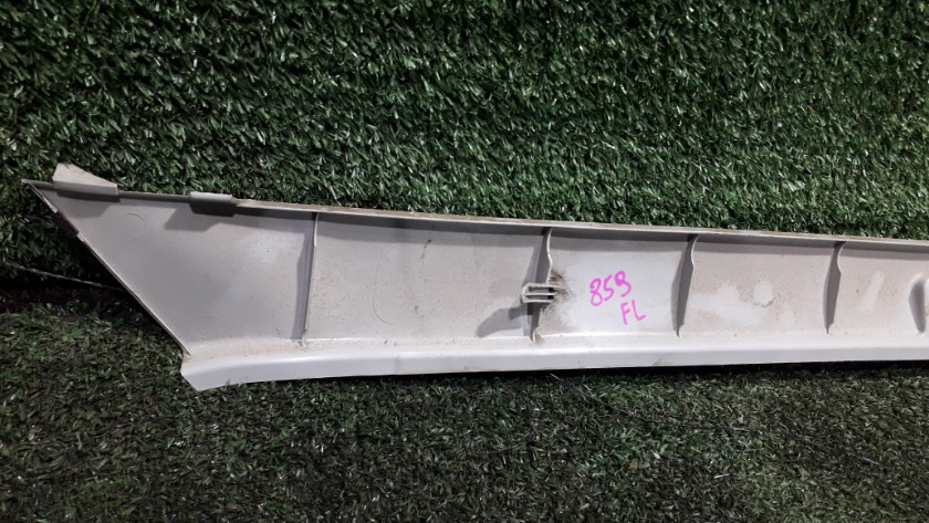 Накладка на стойку передняя левая Bongo 2007 SKF2M RF