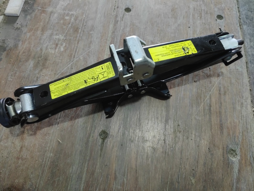 Домкрат AUDI A4 8K0 011 031 G контрактная