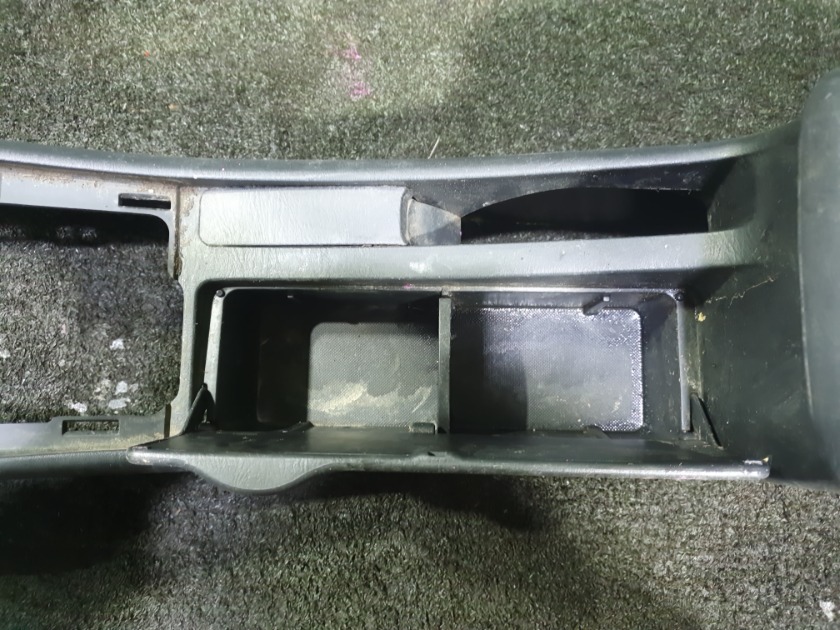 Бардачок между сиденьями TOYOTA Corolla Fielder NZE124 1NZFE