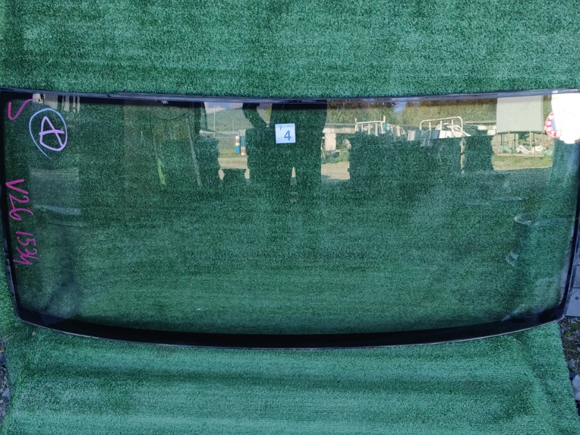 Стекло лобовое переднее MITSUBISHI Pajero 1994 V26WG 4M40 MR155697 контрактная