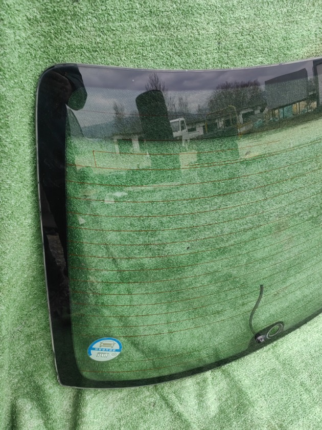 Стекло заднее заднее Chaser GX100