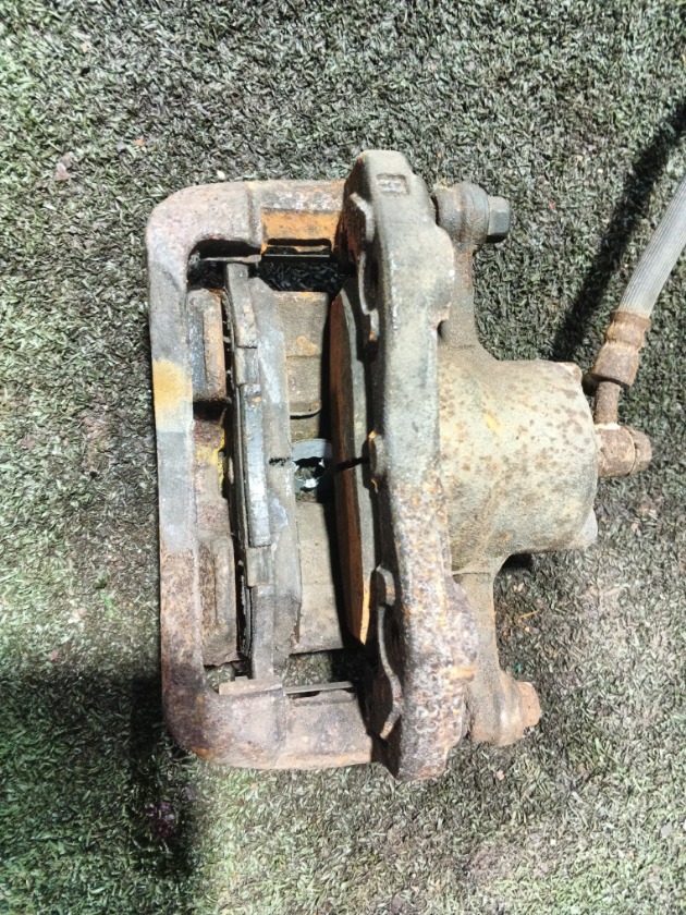 Суппорт передний левый Tiida C11