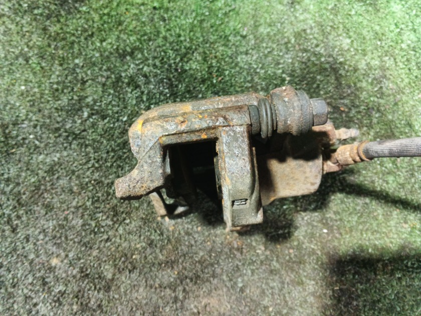 Суппорт передний левый Tiida C11