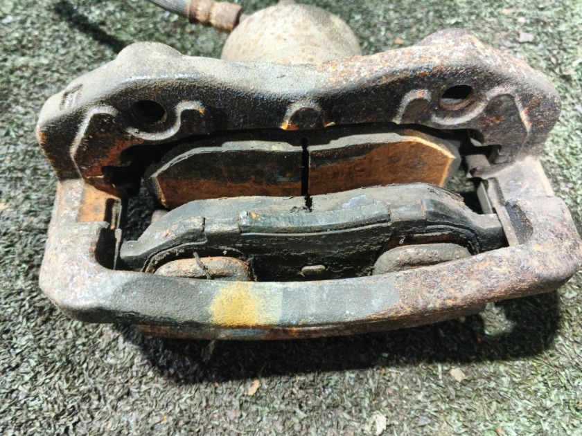 Суппорт передний левый Tiida C11