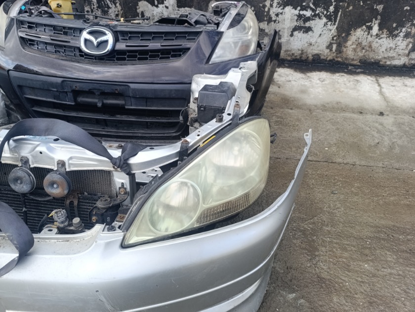 Фара передняя левая TOYOTA Ipsum 2003 ACM26 2AZFE 81150-44110 контрактная