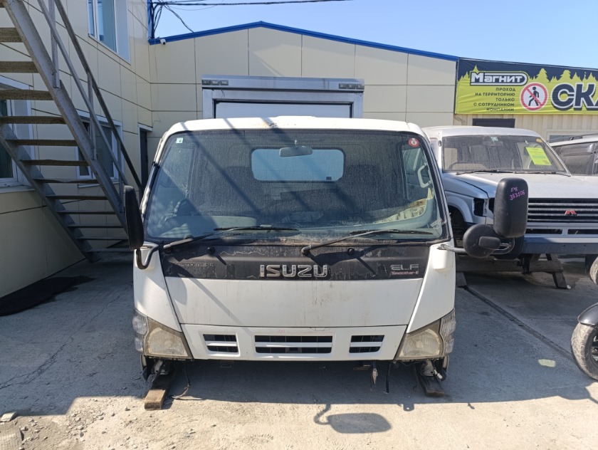 Кабина ISUZU Elf 2004 NPR81 4HL1 контрактная