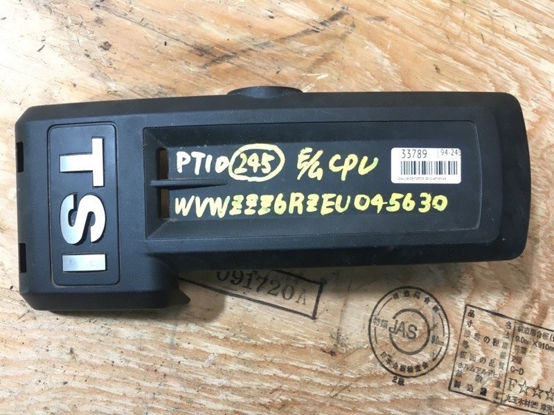 Крышка на двигатель декоративная VOLKSWAGEN POLO 2014 6R1 CBZB 03F103935 контрактная