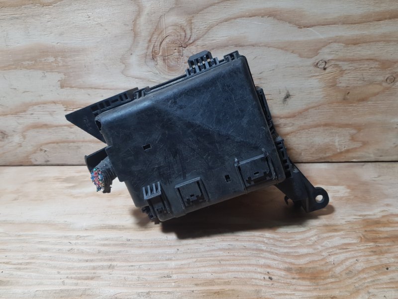 Блок реле и предохранителей Mitsubishi AIRTREK CU4W 4G64