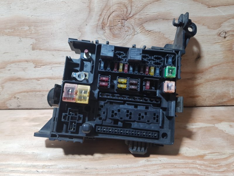 Блок реле и предохранителей AIRTREK 2002 CU4W 4G64