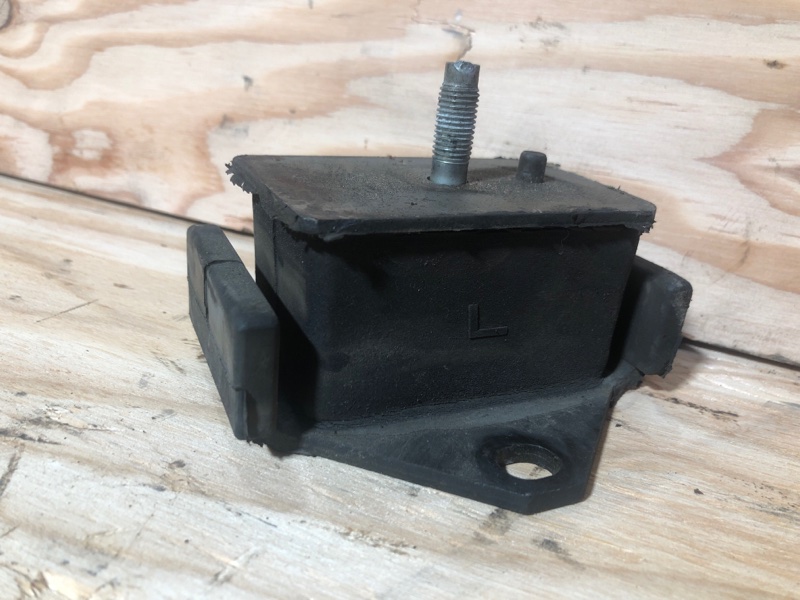 Подушка двигателя левая DELICA 1997 PD6W 6G72