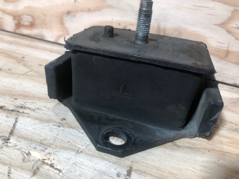 Подушка двигателя левая MITSUBISHI DELICA PD6W 6G72