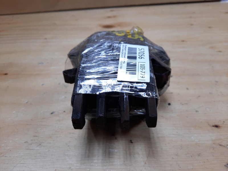 Колодки тормозные передние VOLKSWAGEN GOLF 5 1K1 BLF