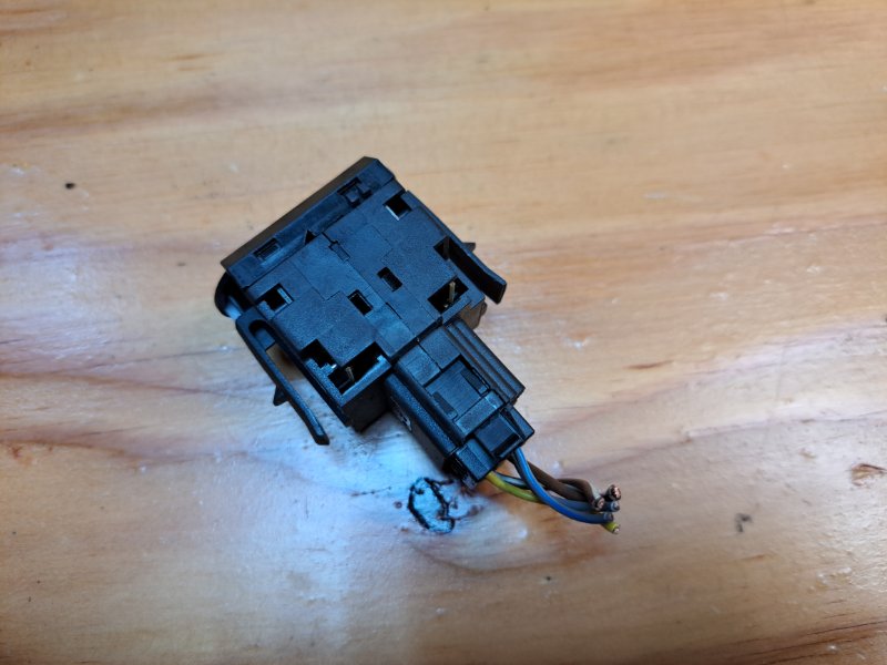 Кнопка в салон VOLKSWAGEN PASSAT 3B3 AWT