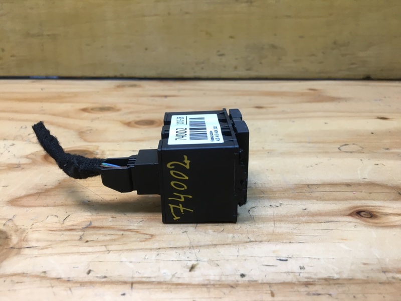 Кнопка в салон A6 2005 4F2 AUK