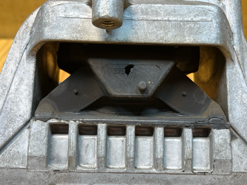 Подушка двигателя правая JETTA 2006 1K2 BVY