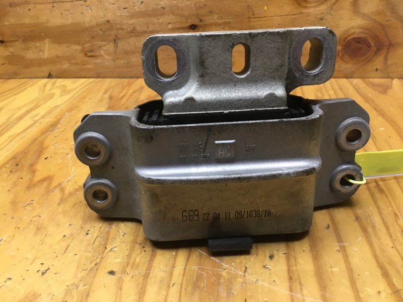 Подушка двигателя левая JETTA 2010 1K2 CAVD